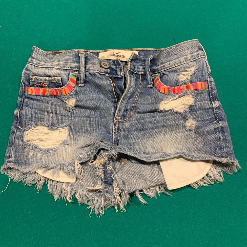 Hollister high waisted shorts☀️🌈